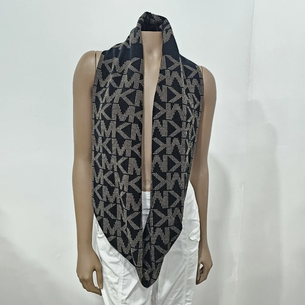Michael kors women scarf  brown/black.